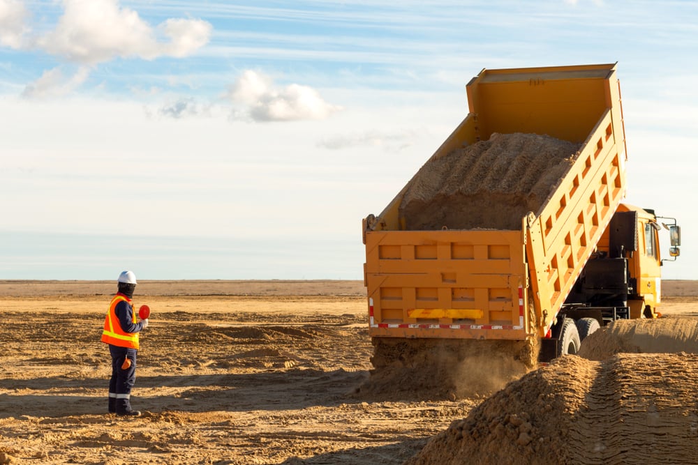 how-do-the-hydraulics-in-a-tipper-truck-work-iseekplant